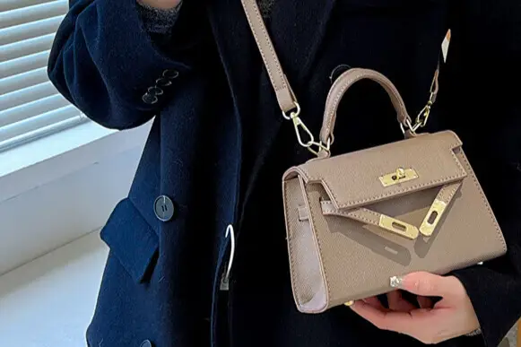 Bags &<br/>
accessories